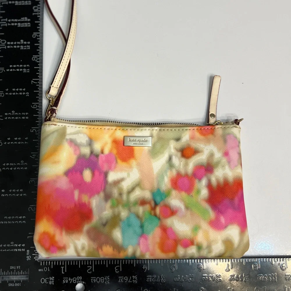 Kate Spade wristlet - Picture 3 of 4